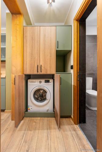 a laundry room with a washer and dryer in it at Apartament Nordic 2 in Gura Humorului