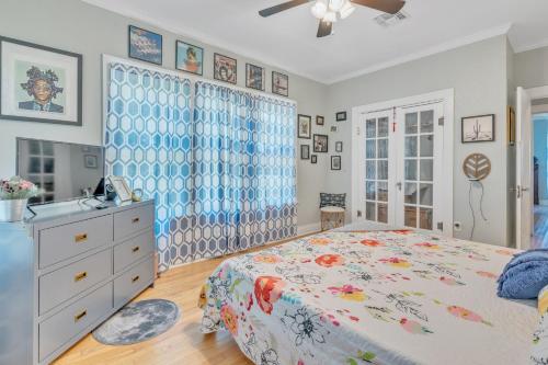 Postel nebo postele na pokoji v ubytování Bright & Fun 3BR Cozy Nook home