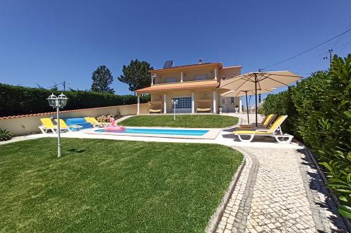 a villa with a swimming pool and a house at Refúgio de Alburitel in Alburitel