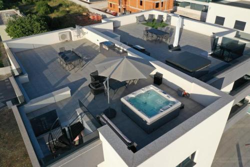 FUX Penthouse Whirlpool Meerblick Zadar