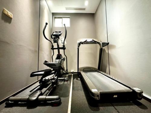 a room with a gym with a treadmill at Harbour 10 Hotel in Kaohsiung