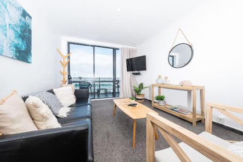 TV a/nebo společenská místnost v ubytování Esplanade Apartments