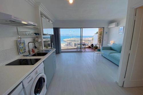 Кухня или мини-кухня в 06AT1 - Cosy seaside studio in an ideal location
