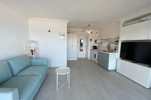 Кухня или мини-кухня в 06AT1 - Cosy seaside studio in an ideal location
