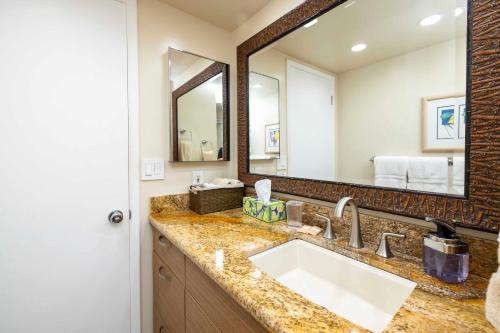 Koupelna v ubytování Kihei Beach Resort 408