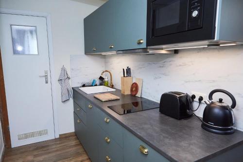 a kitchen with a counter top with a microwave at Guesthouse with 3 apartments, just outside Berlin, near to Tesla in Burig