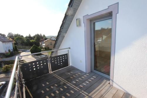 a balcony with a sliding glass door on a building at Ferienwohnung Petra in Neumarkt in der Oberpfalz