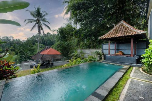 Kolam renang di atau dekat dengan Kaja Villa