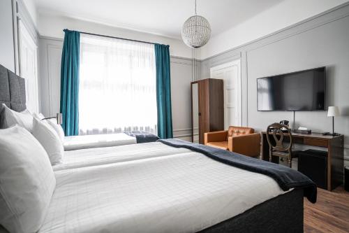 Queen's Hotel by First Hotels Image