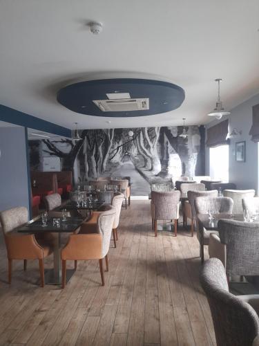 Ruang duduk di The Armada Bar And Restaurant