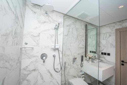 Bilik mandi di Manazel Aldiafah serviced Apartments AlSulymaniyah