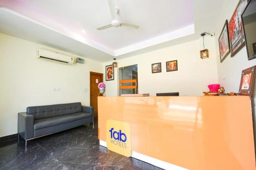TV a/nebo společenská místnost v ubytování FabHotel Muktinath
