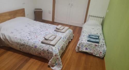 a bedroom with two beds with towels on them at Lugar de Levides in Levide