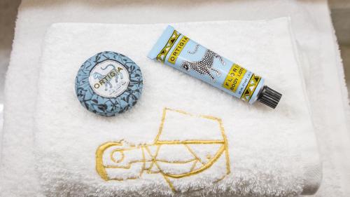a toothbrush and a tube of tooth paste on a towel at Juan Rodriguez Hacienda in Athens