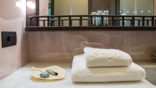a pile of towels sitting on top of a counter at Juan Rodriguez Hacienda in Athens