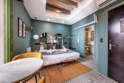 En eller flere senge i et værelse på AinB Born-Dames Apartments