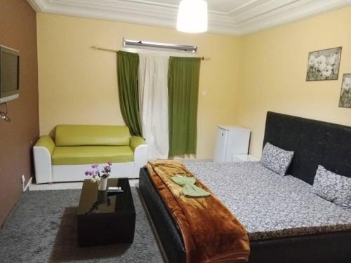 En eller flere senge i et værelse på Residence Onalo Yoff