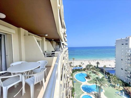 apartamento amplio con 2 dormitorios y vistas al mar