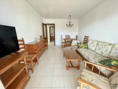 apartamento amplio con 2 dormitorios y vistas al mar