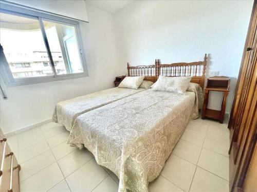 apartamento amplio con 2 dormitorios y vistas al mar