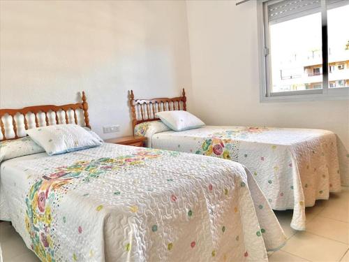 apartamento amplio con 2 dormitorios y vistas al mar