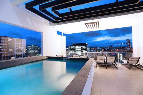 Gallery image of Alex Perry Hotel & Apartments in Brisbane