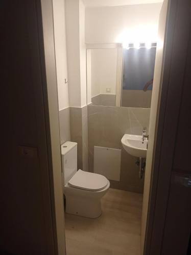 Ένα μπάνιο στο AK Apartments Ioa