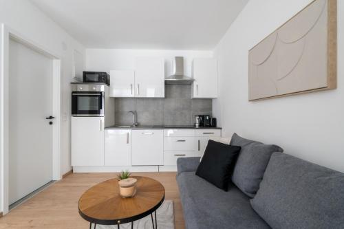 a living room with a couch and a table at FarawayHomes Studio Fohnsdorf #14 in Fohnsdorf