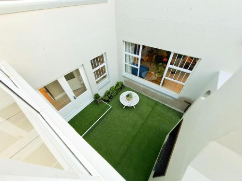 an overhead view of a living room with a green lawn at Hermanus Beachfront Lodge - Solar Power in Hermanus