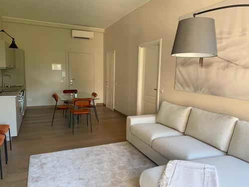 Elegant Bright Living in the City Centre