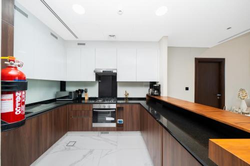 Cuisine ou kitchenette dans l'établissement SIMPLY COMFORT in J ONE Tower