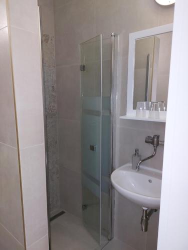 Un baño de Hotel Jeleň