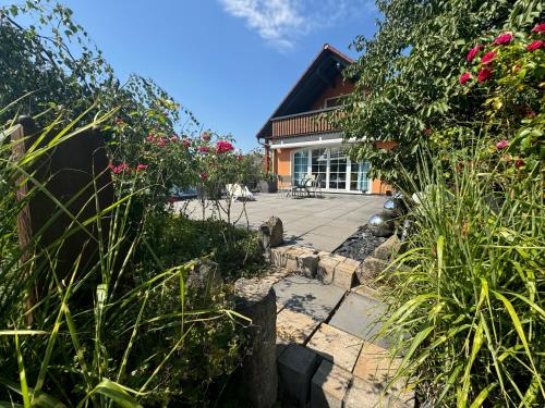 Taman di luar B&B’s im Aischgrund