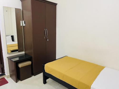 Una cama o camas en una habitación de Hilux Inn