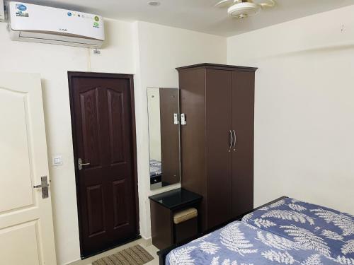 Una cama o camas en una habitación de Hilux Inn
