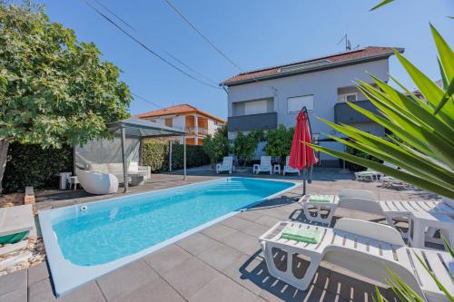 Crowonder Lucky Holiday House with Pool and Patio 30 meters from the Beach