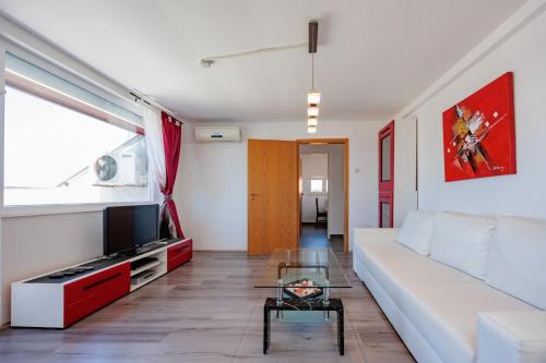 Crowonder Lucky Holiday House with Pool and Patio 30 meters from the Beach