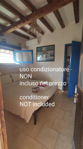 a room with a ceiling with a sign on it at Sweet Old House in Marsala