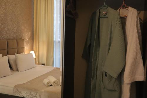 Postel nebo postele na pokoji v ubytování Horizons Hotel Rooms
