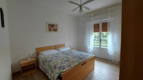 a bedroom with a bed and a window at Casa di Marco in San Vincenzo