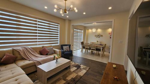 Posezení v ubytování Welland Niagara Vacation Home licence# STR-289