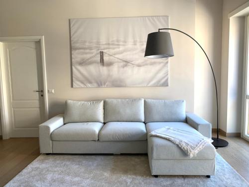 Elegant Bright Living in the City Centre
