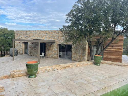 Budova, kde se vila nachází