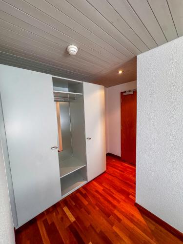 an empty room with a glass door and wood floors at Dogan's Langenthal in Langenthal