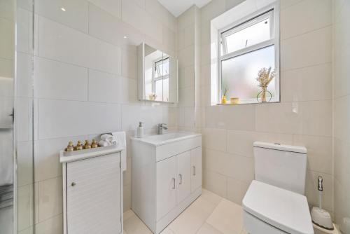 London Wembley Luxury Stay 2BR Apartment next to stadium with Free Parking photo 19
