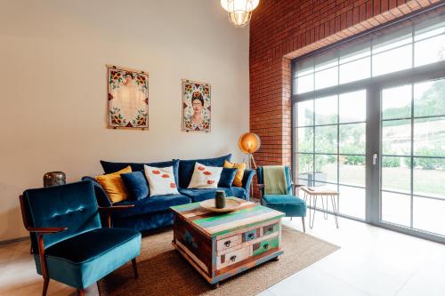 a living room with a blue couch and chairs at Fajnové apartmány in Vyhne