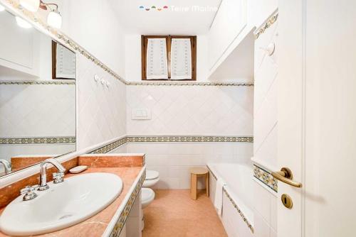 a bathroom with a sink and a tub and a toilet at Terrazza Paradiso, TerreMarine in Monterosso al Mare