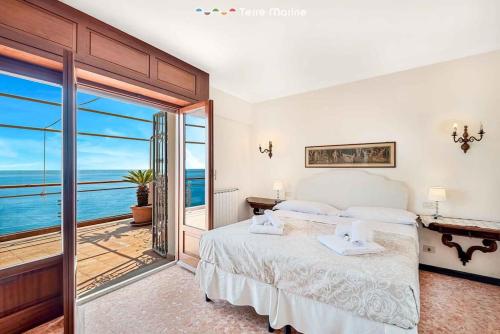 a bedroom with a bed with a view of the ocean at Terrazza Paradiso, TerreMarine in Monterosso al Mare