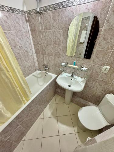 Ένα μπάνιο στο Hotel Zhambyl