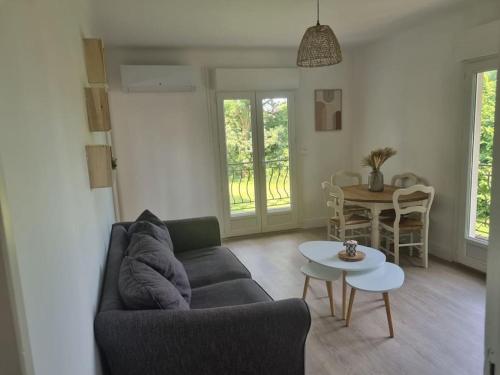 Χώρος καθιστικού στο Bel appartement refait à neuf